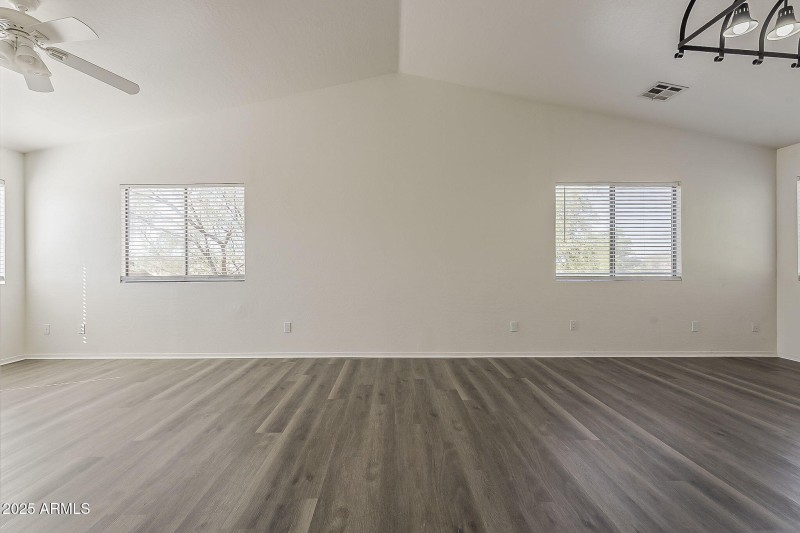 31-web-or-mls-Lush Vista-31