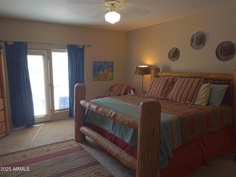 Master-towads-hat-walll