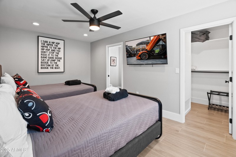 6715 E Montecito Ave-15