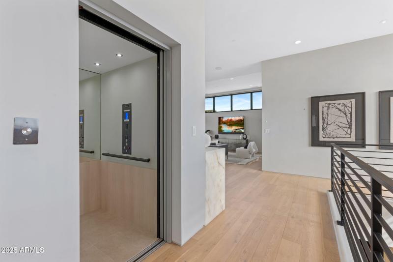 33-web-or-mls-37200-n-cave-creek-rd