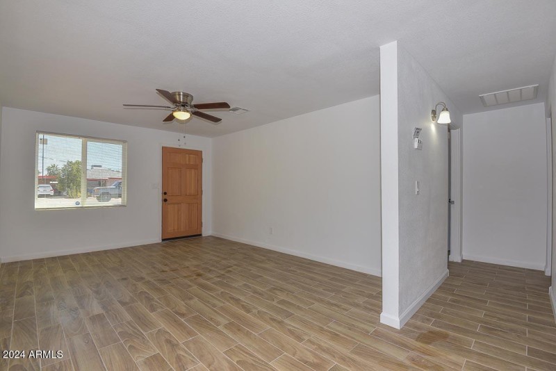 4718-Great Room-Hallway