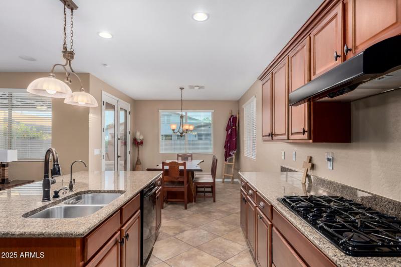 Spacious Kitchen & Nook!