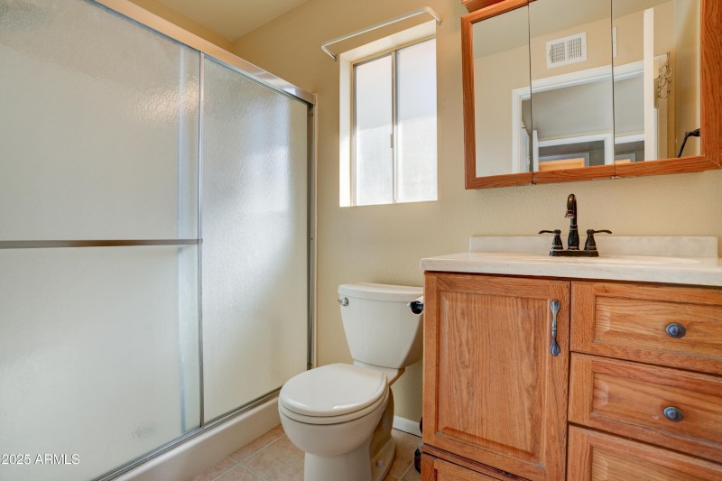 Primary Bathroom (4)