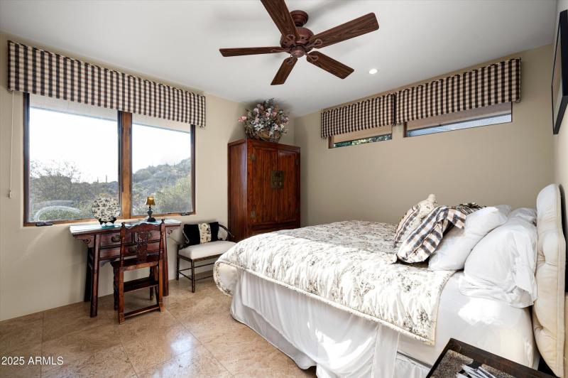 39-11070ERollingRockDr-39