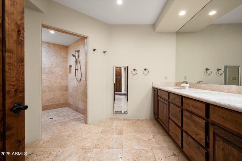 29-11070ERollingRockDr-29