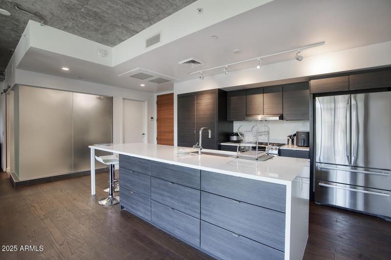 100 W PORTLAND ST 404