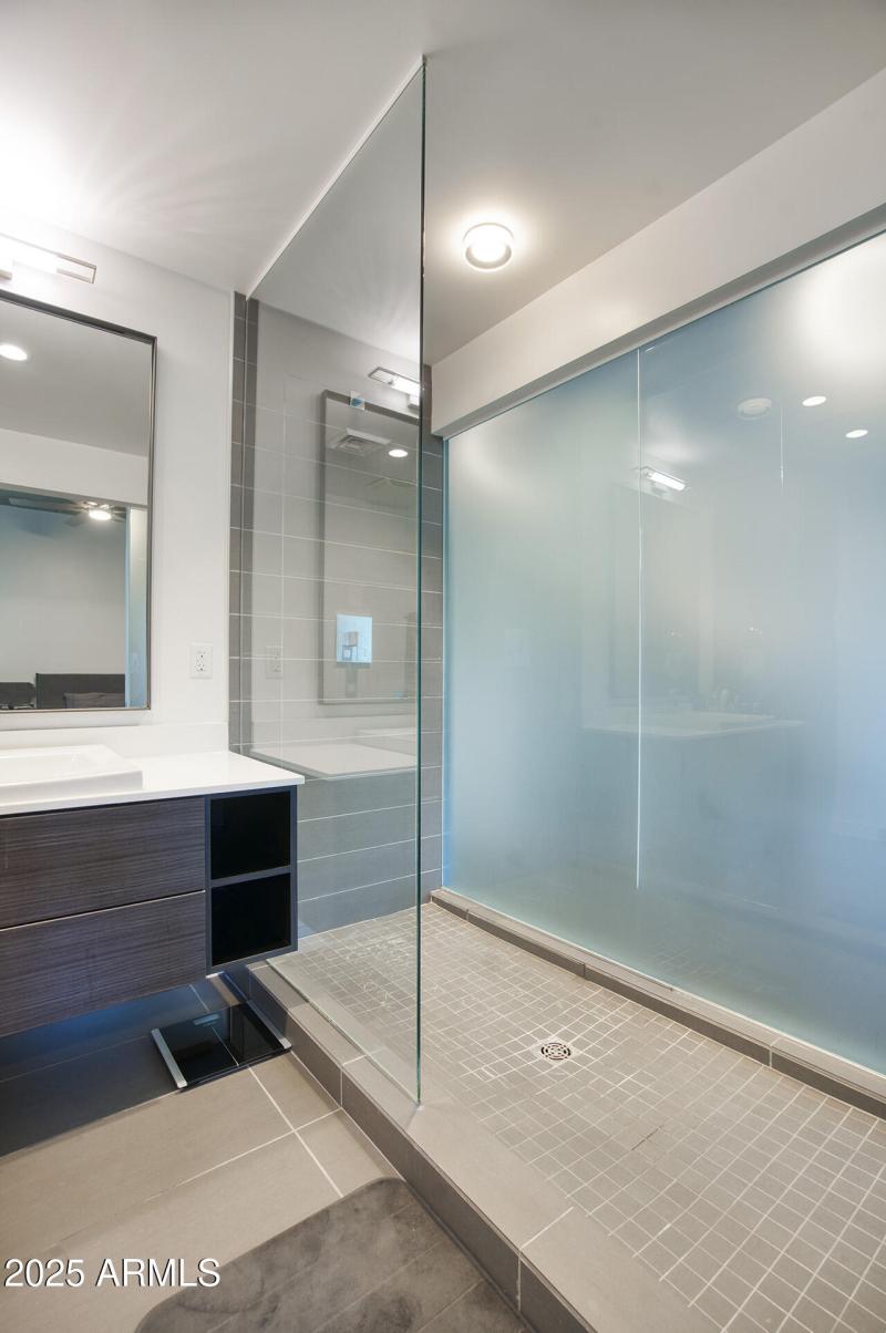 100 W PORTLAND ST 404