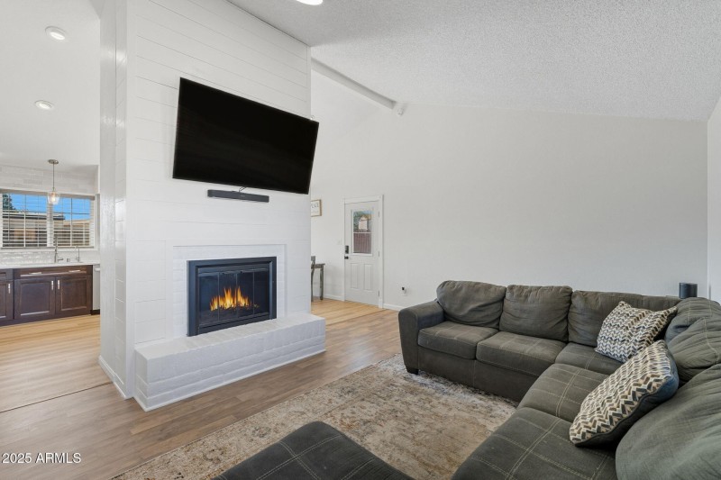 11-web-or-mls-Highland Dr-11