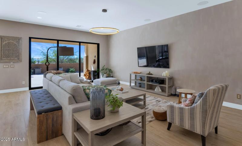 2041 E Fallen Leaf Ln-large-016-012-2041