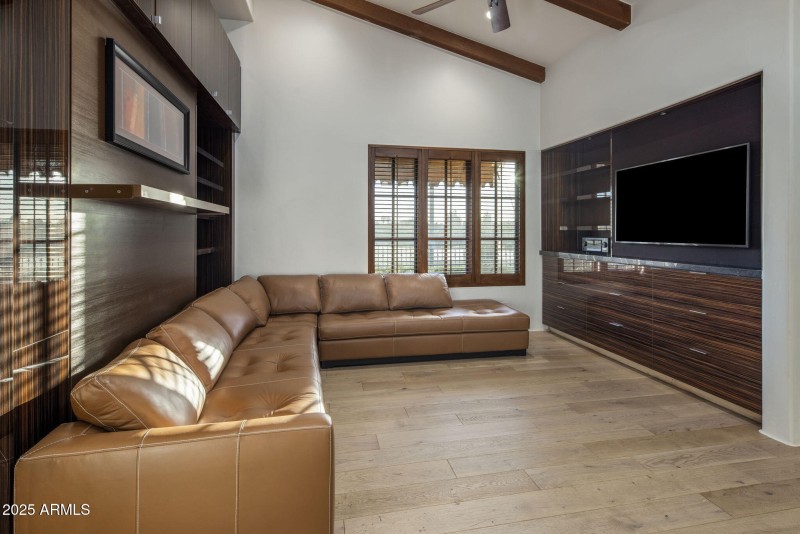 Spacious Guest House Living Room