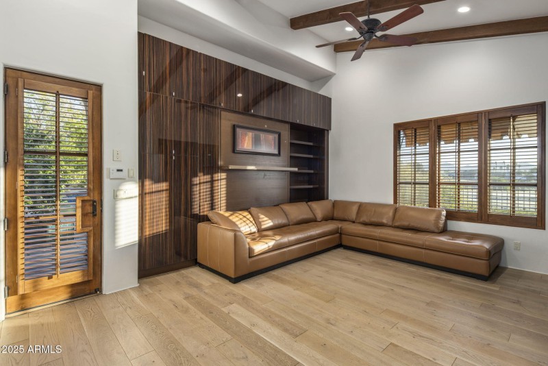 Custom Finishes & Built-ins