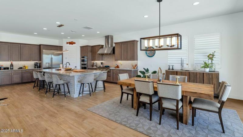 2041 E Fallen Leaf Ln-large-020-019-2041