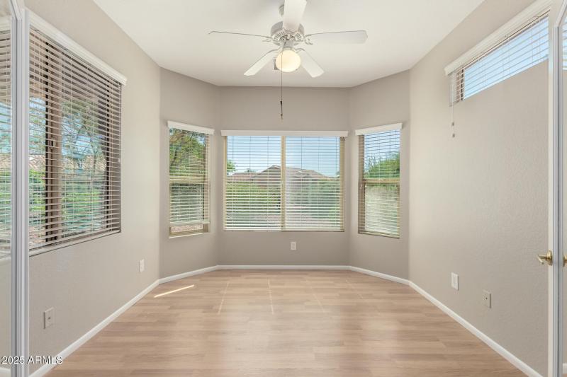 Sunroom, den, office space (2)