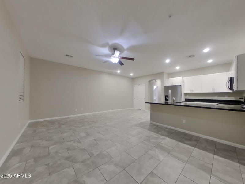 1_pc_ueH0ldBGvL_RY7BQzueQj_layout_0