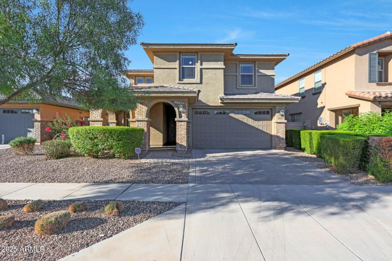 Great curb appeal here