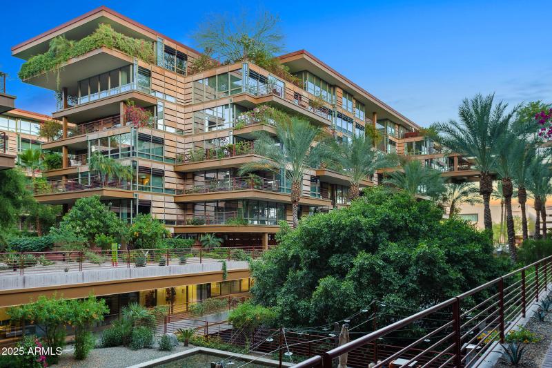 Optima Camelview Lifestyle