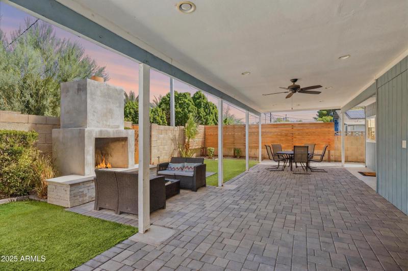 2126 W Cambridge Ave