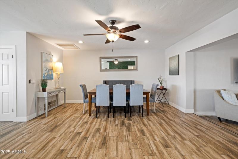 2126 W Cambridge Ave