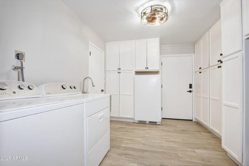 Laundry room storage