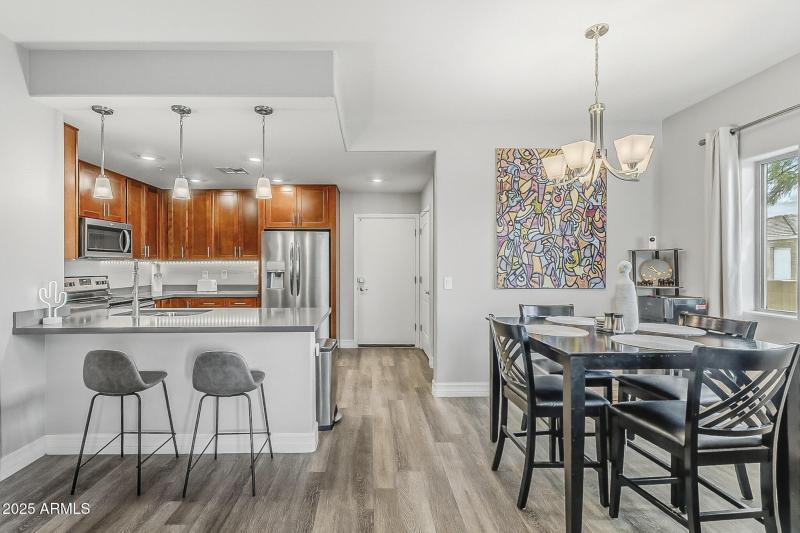 09-Dining and kitchen