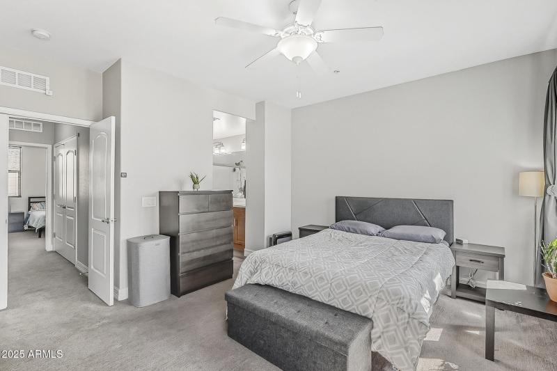 19-Main primary bedroom