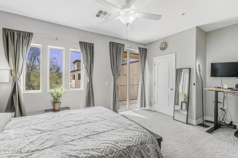 24-Main primary bedroom