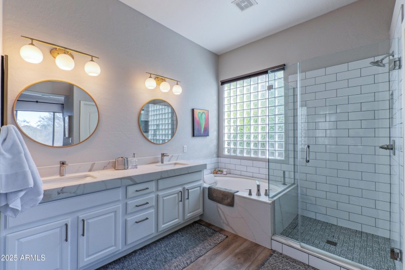 Primary Bath - Dbl sinks