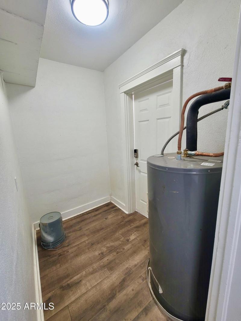 EE65DDF4-3A2D-43F7-BC2A-809DF52A5ED3_1_2