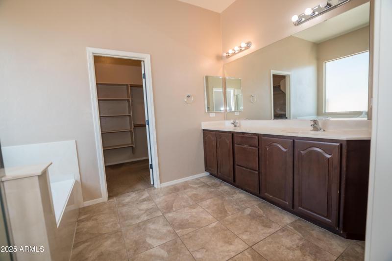 1804 Prairie Grass Dr 10-03-2025 (53)