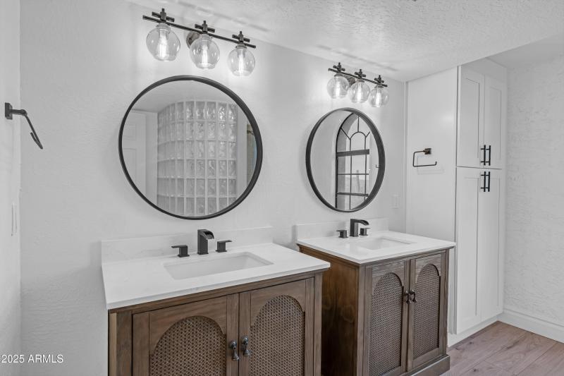 Main floor guest Bath