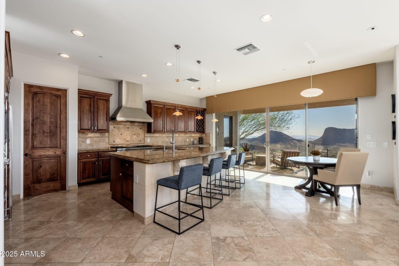 10826 N Skyline Dr - 12