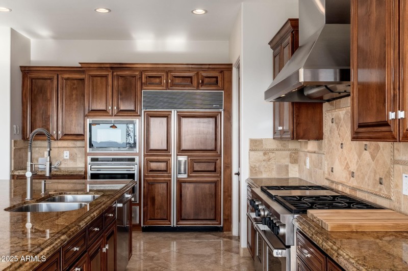 10826 N Skyline Dr - 16