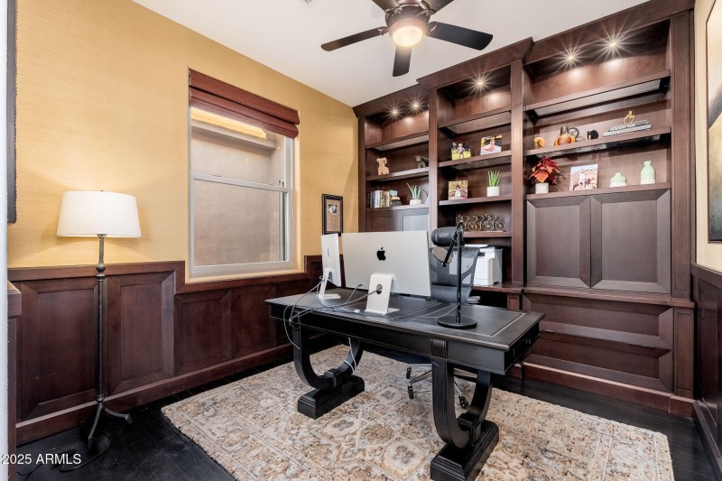 10826 N Skyline Dr - 33