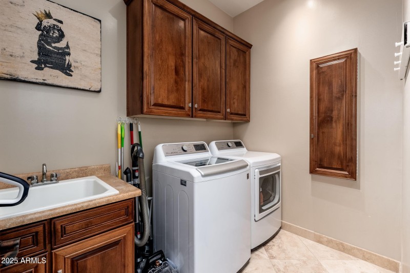 10826 N Skyline Dr - 37