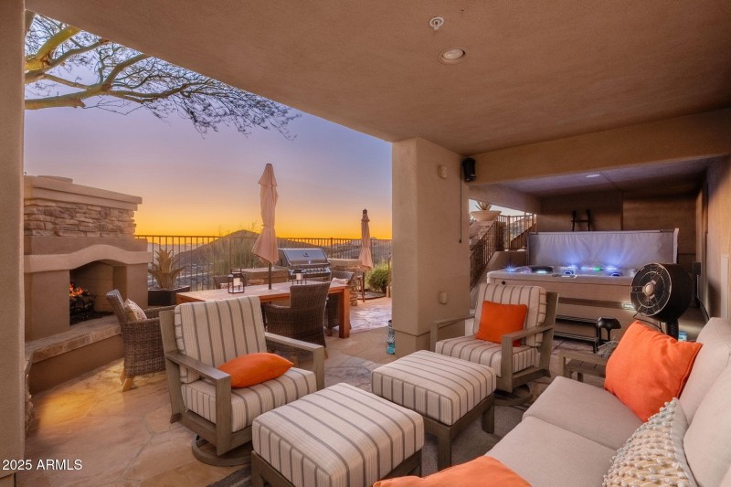 10826 N Skyline Dr - 64