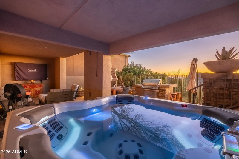 10826 N Skyline Dr - 66