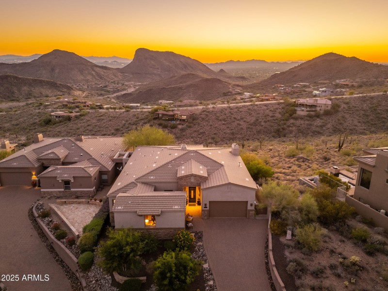 10826 N Skyline Dr - 85