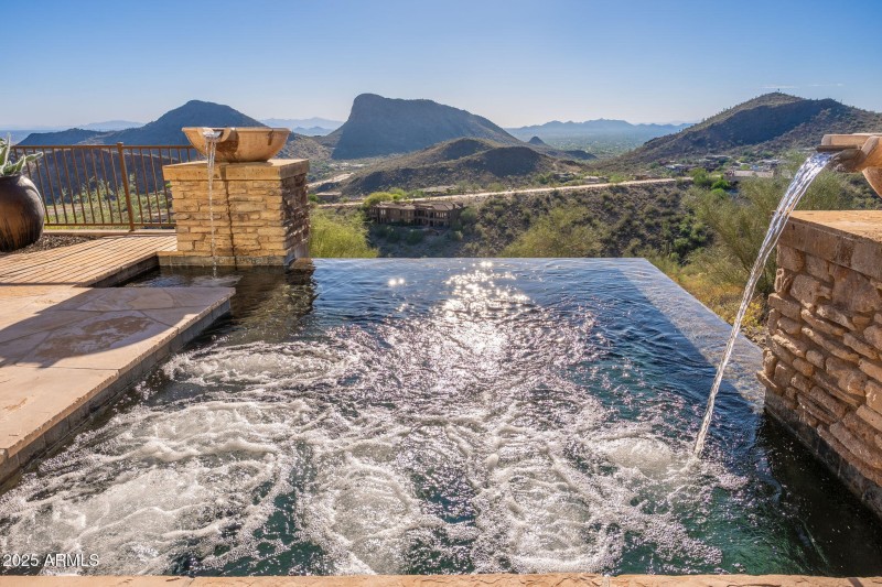 10826 N Skyline Dr - 45