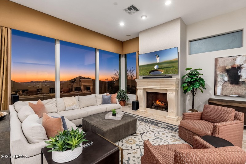 10826 N Skyline Dr - 56