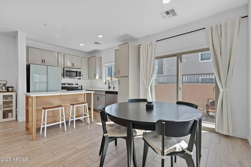 10-web-or-mls-Red-10