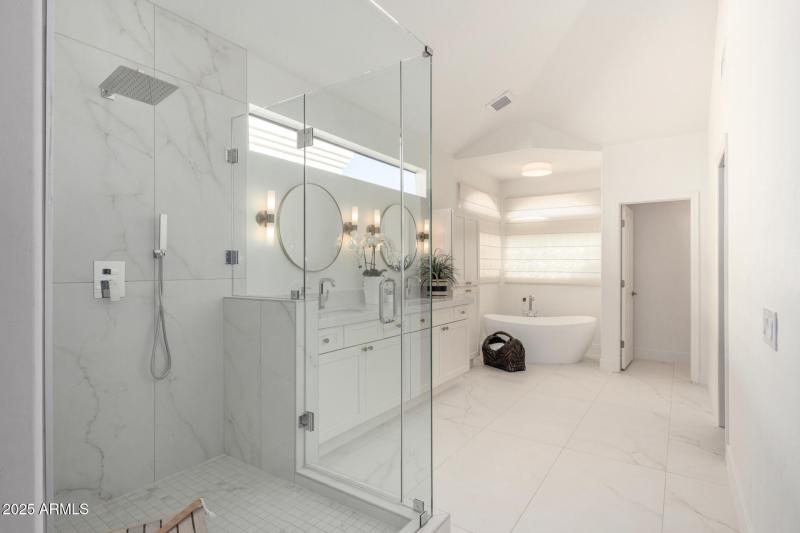 Hotel style master bath