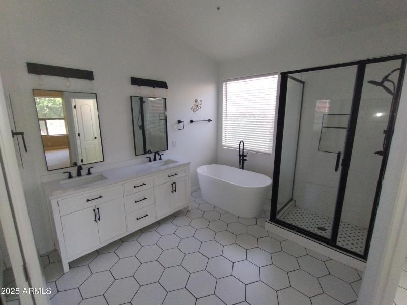 18694 91ST MASTER BATHROOM 1.PDF