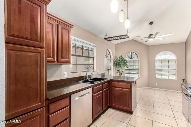 SPACIOUS EAT-IN KITCHEN