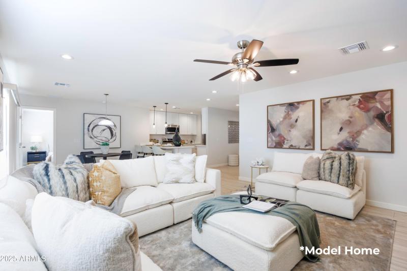 06. Living - 11023 W Xavier Dr