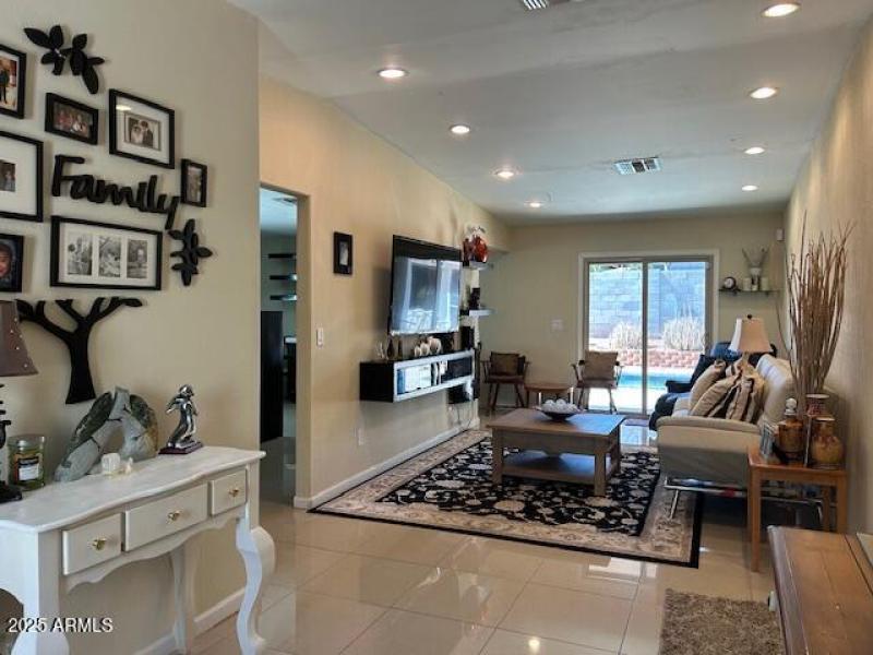 Hallway Entry and Flex suite (single lev