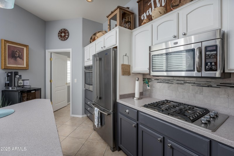 Kitchen with gas cooktop