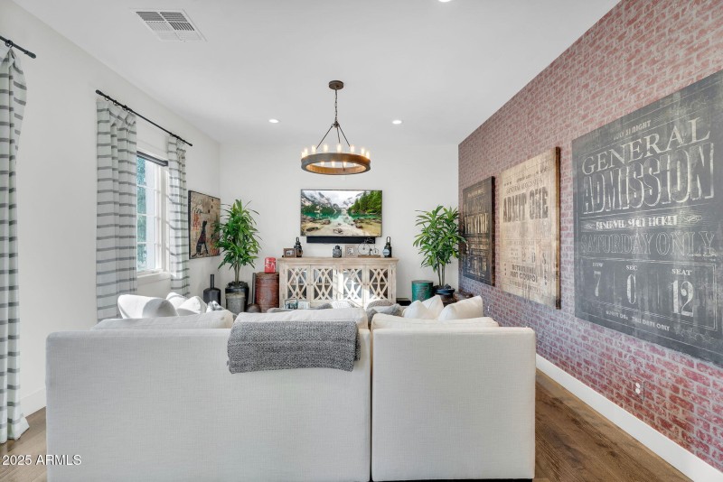 15-web-or-mls-North 39th-53