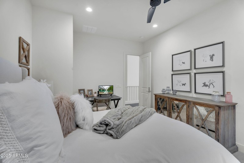 47-web-or-mls-North 39th-47