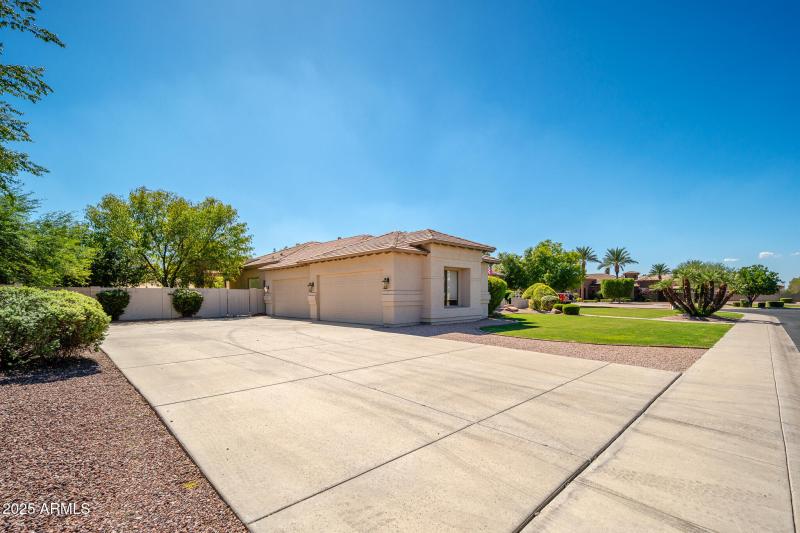 20250930_6439-W-Willow-Ave_03