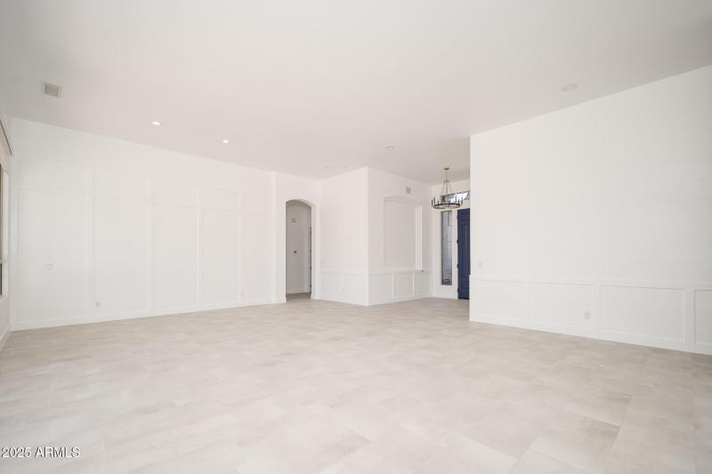 20250930_6439-W-Willow-Ave_07